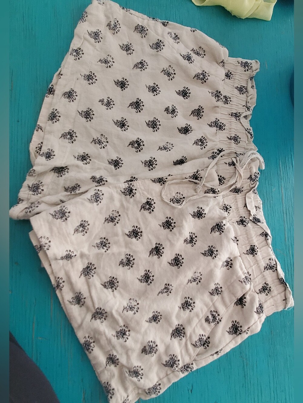 A New Day Women's Linen Boho High Rise Floral Pattern Cream/black Shorts XL